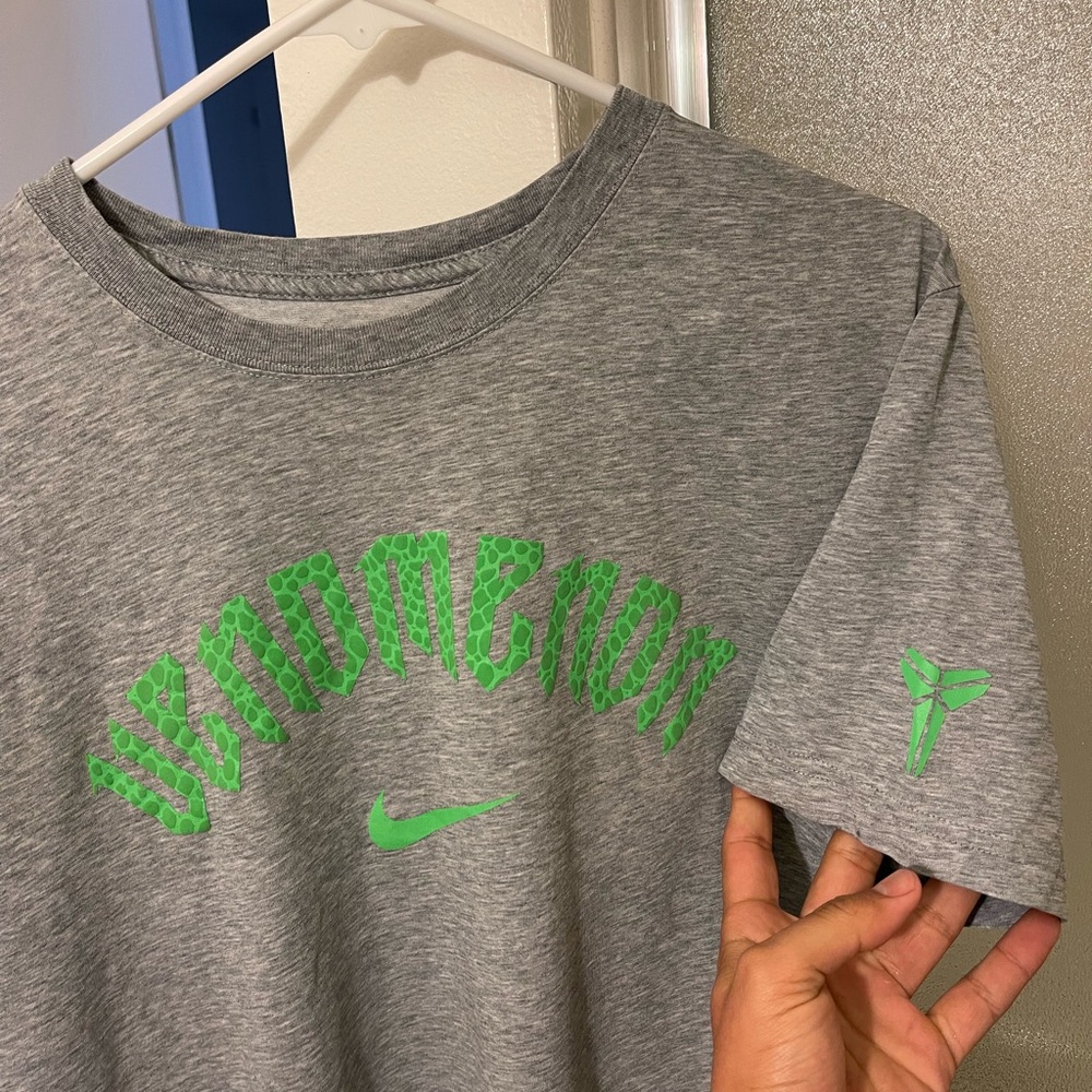 NIKE DRI-FIT KOBE BRYANT Black Mamba Venomenon RARE SHIRT Snake Green Gray Sz L